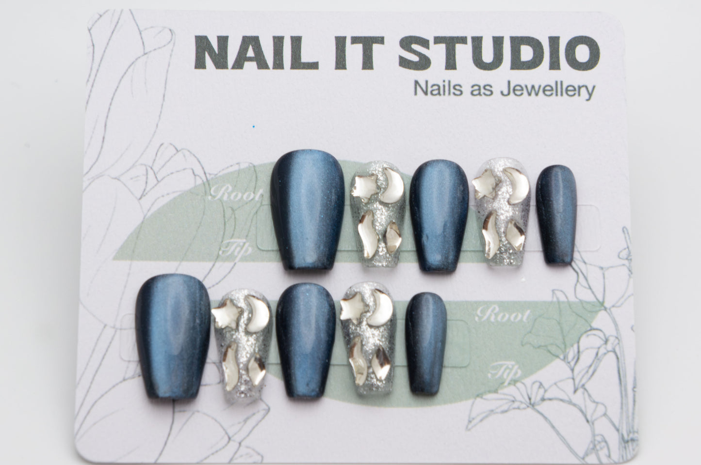 Unghie a Pressione Coffin Corto Blu con Effetto Cat-eye e Cristalli Bianchi DA002