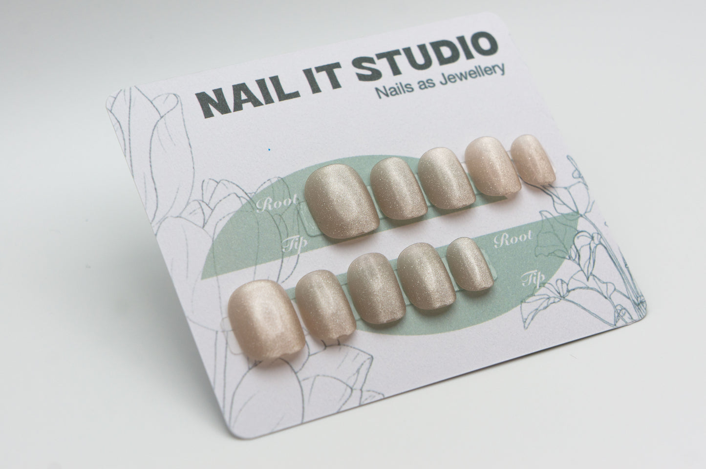 Unghie a Pressione Square Extra Corto Bianco Champagne con Effetto Cat-eye Semplice BB008