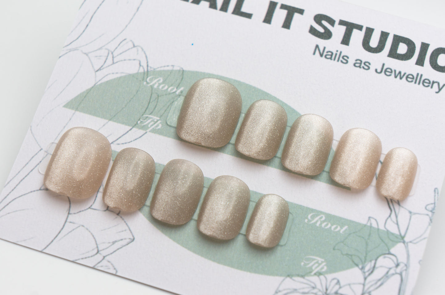 Unghie a Pressione Square Extra Corto Bianco Champagne con Effetto Cat-eye Semplice BB008