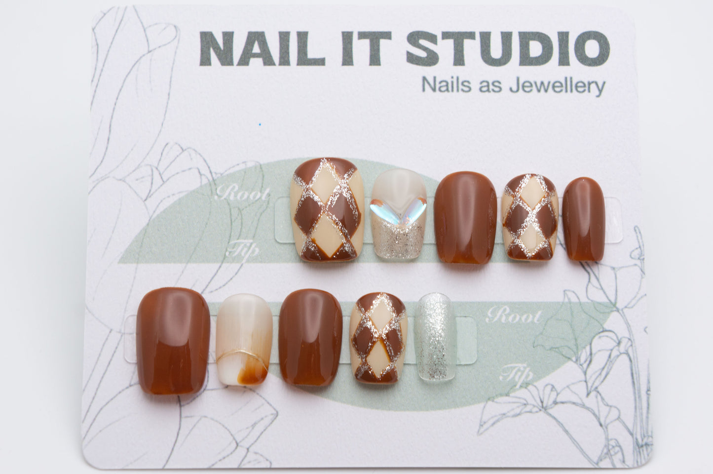 Unghie a Pressione Square Corto Marrone e Bianco Plaid con Cristalli DA003