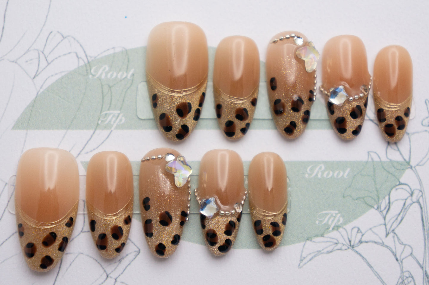Unghie a Pressione Almond Medio Stampa Leopardata alla Francese con Effetto Cat-eye e Cristalli CA005