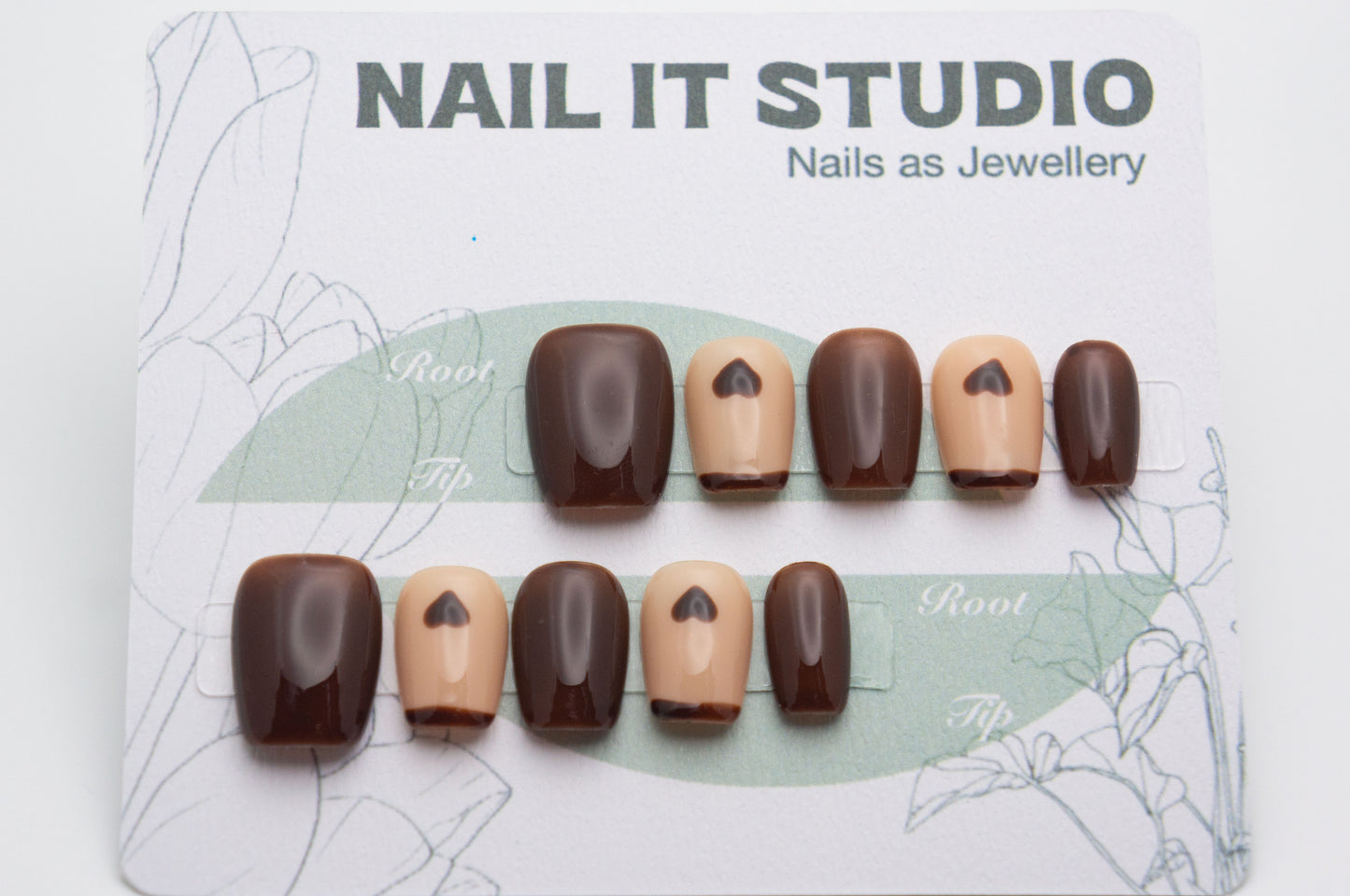 Unghie a Pressione Square Extra Corto Marrone e Beige con Disegno di Cuore alla Francese DB005