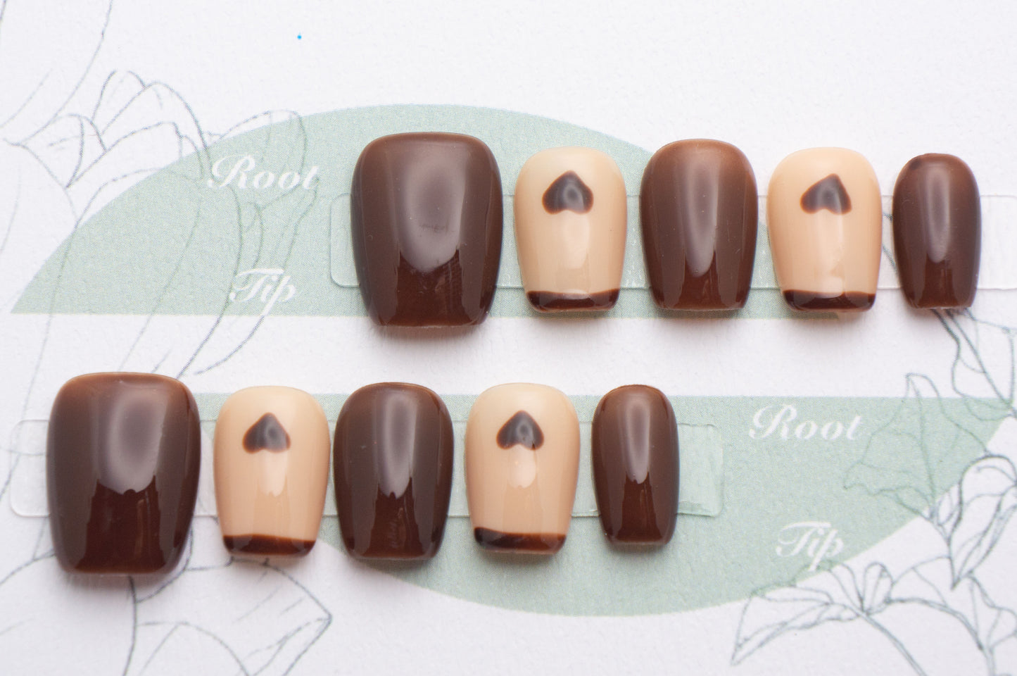 Unghie a Pressione Square Extra Corto Marrone e Beige con Disegno di Cuore alla Francese DB005