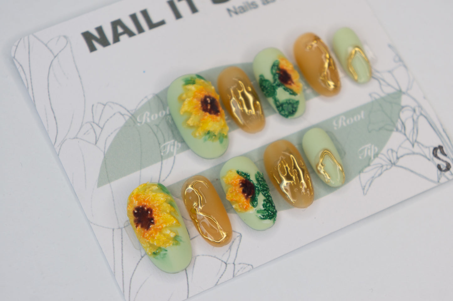 Unghie Press-on Ovale Medio Verde Menta con Fiore di Girasole 3D Dorato