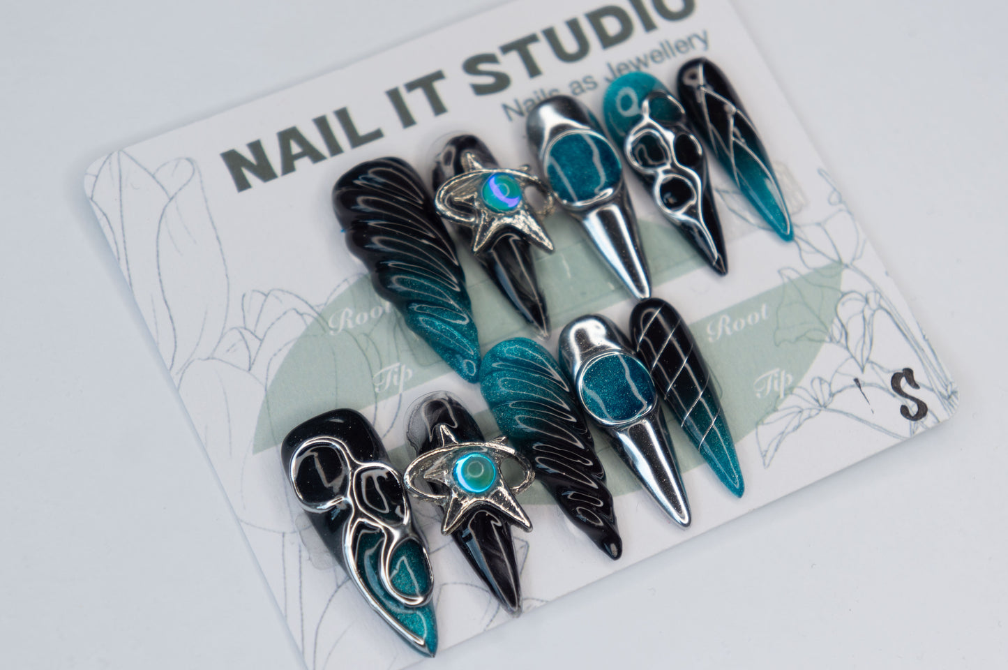 Unghie Press-on Stiletto Lungo Blu 3D Effetto Specchio Metallo Sollievo Spirale Cool