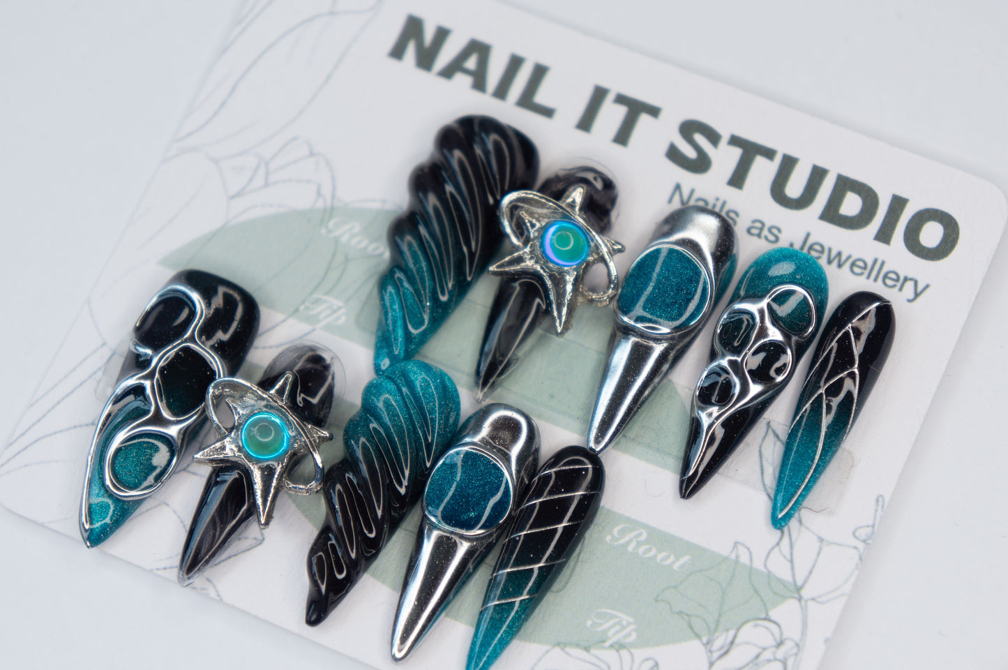 Unghie Press-on Stiletto Lungo Blu 3D Effetto Specchio Metallo Sollievo Spirale Cool