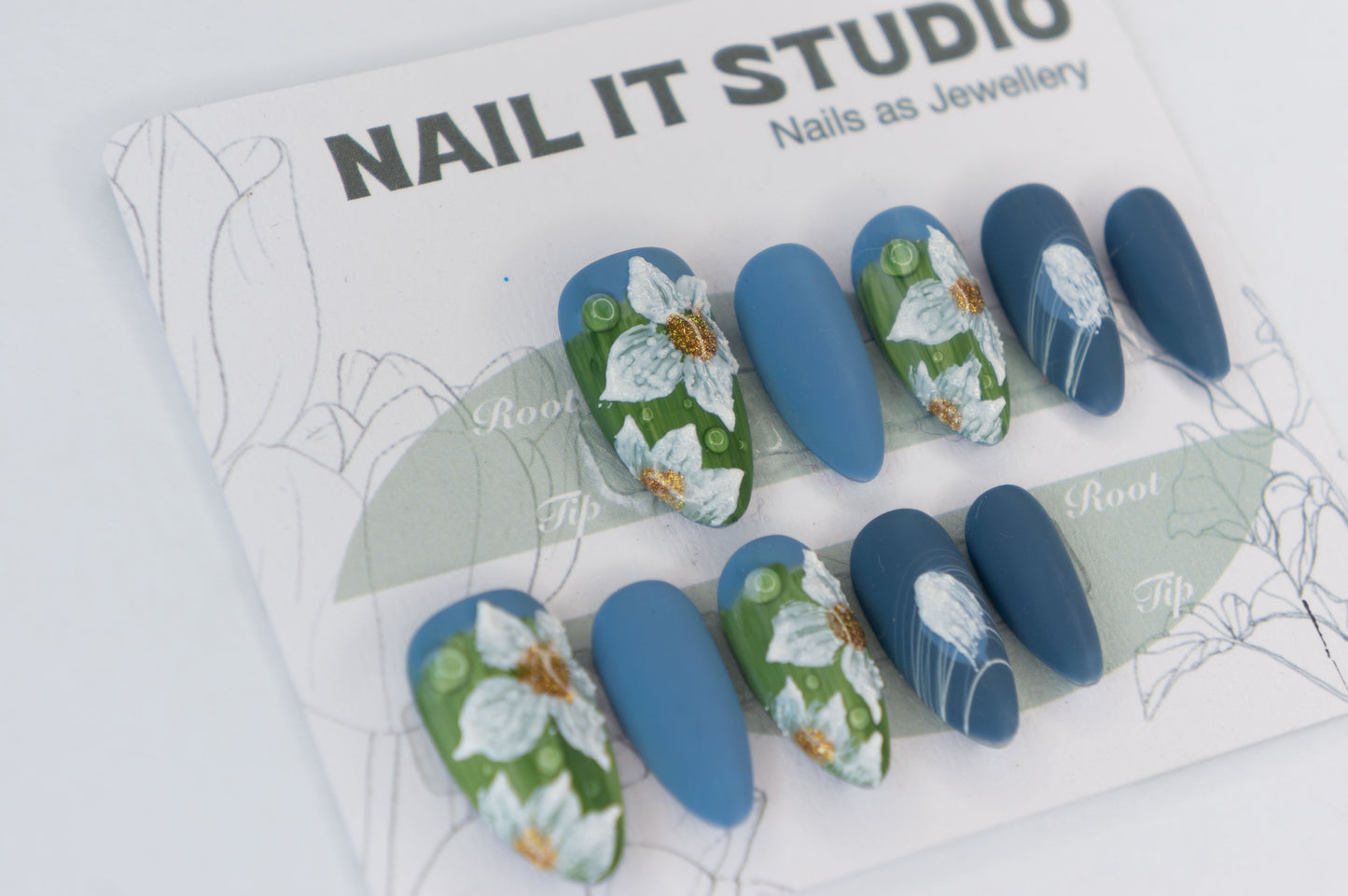 Unghie Press-on Stiletto Corto Medio Blu Azzurro Opaco Fiore 3D Sfera d'Acqua