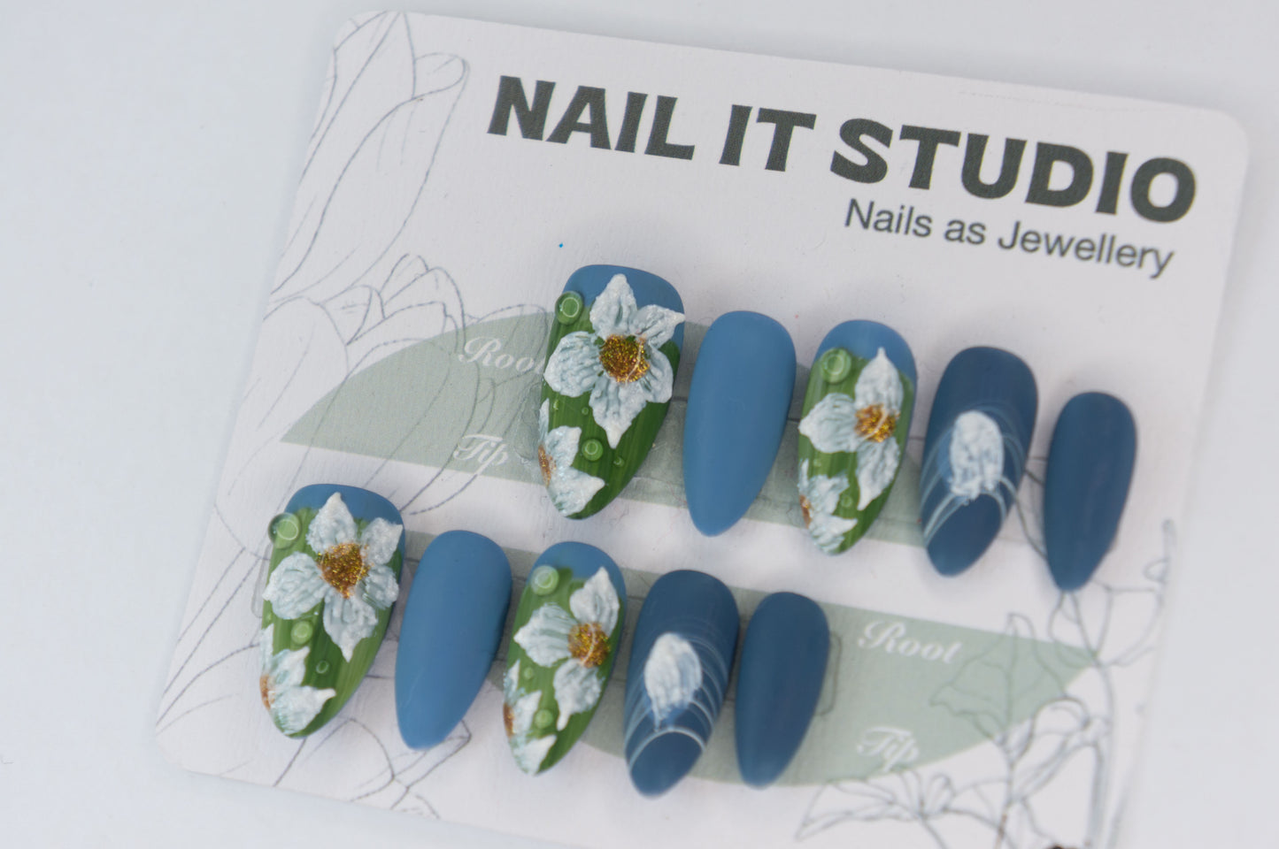 Unghie Press-on Stiletto Corto Medio Blu Azzurro Opaco Fiore 3D Sfera d'Acqua