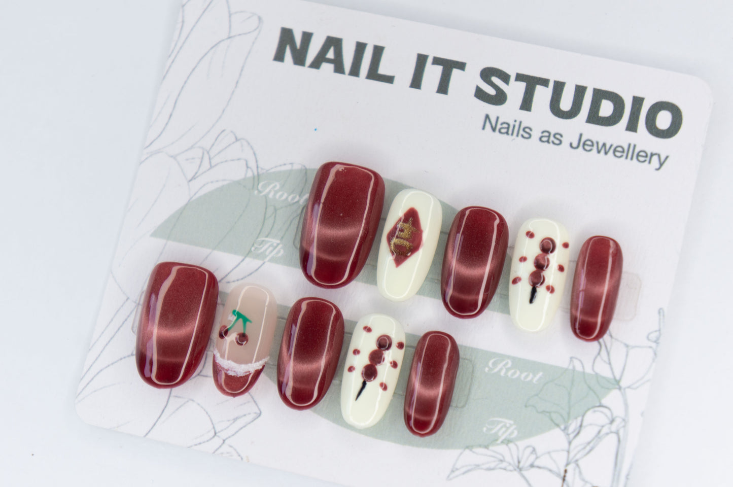 Unghie Press-on Ovale Corto Effetto Cat-Eye Rosso e Bianco Ciliegia Disegnato a Mano DA011