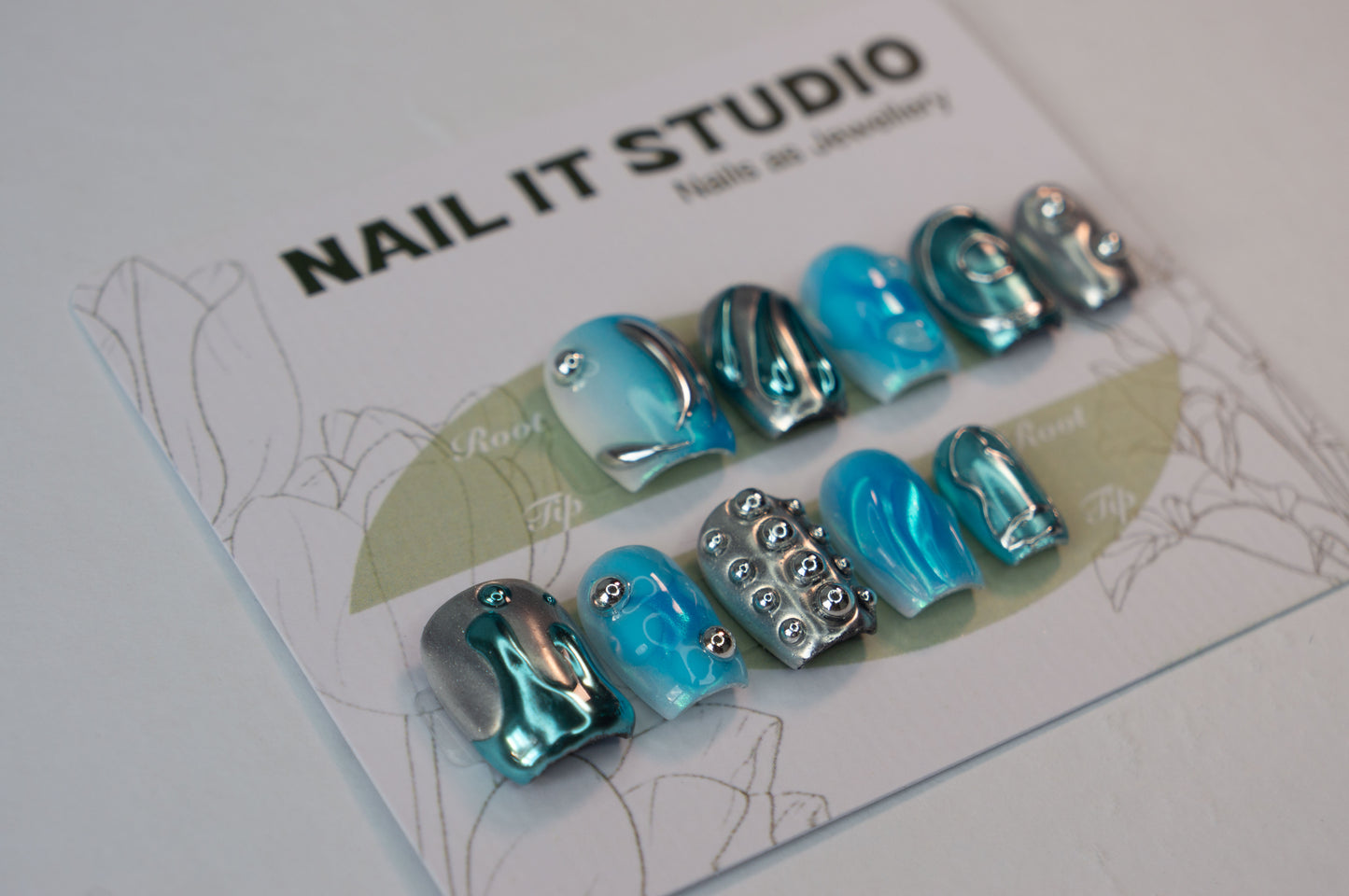 Unghie Press-on Square Corto Cool Azzurro Argento 3D con Specchio e Disegno a Mano
