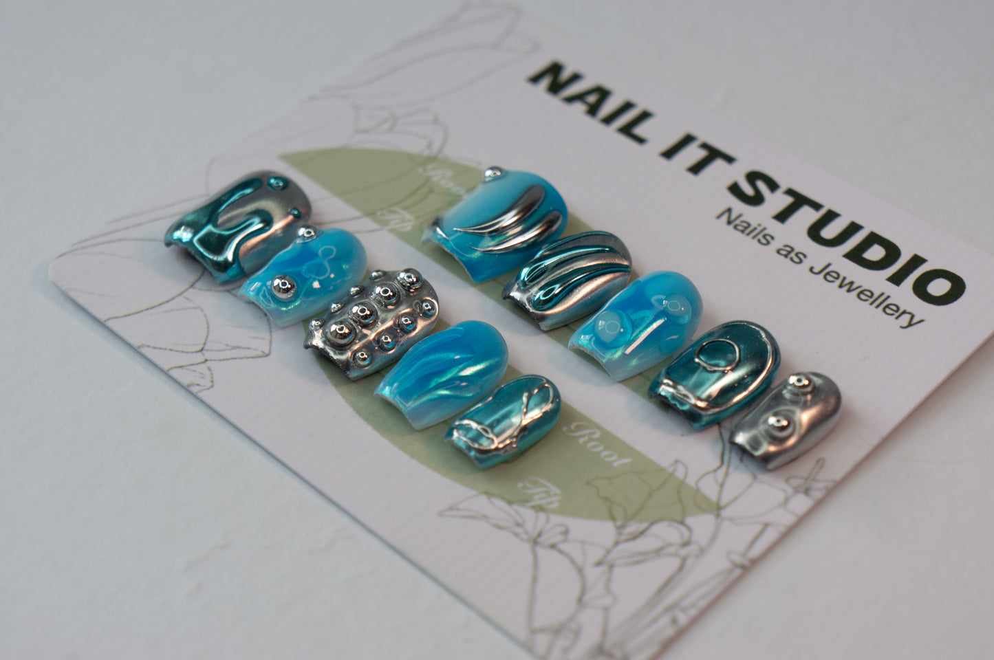Unghie Press-on Square Corto Cool Azzurro Argento 3D con Specchio e Disegno a Mano