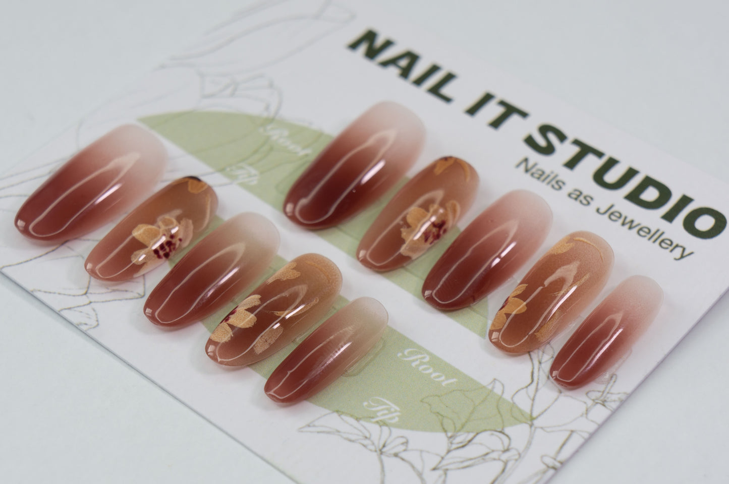 Unghie Press-on Ovale Lungo Elegante Russet Rosso Sfumato, Disegno Fiore a Mano