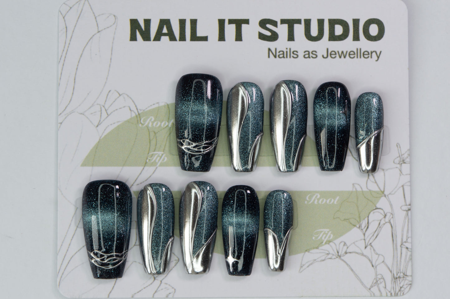Unghie Press-on Coffin Medio Galassia Blu con Effetto Specchio Argento e Cat-eye