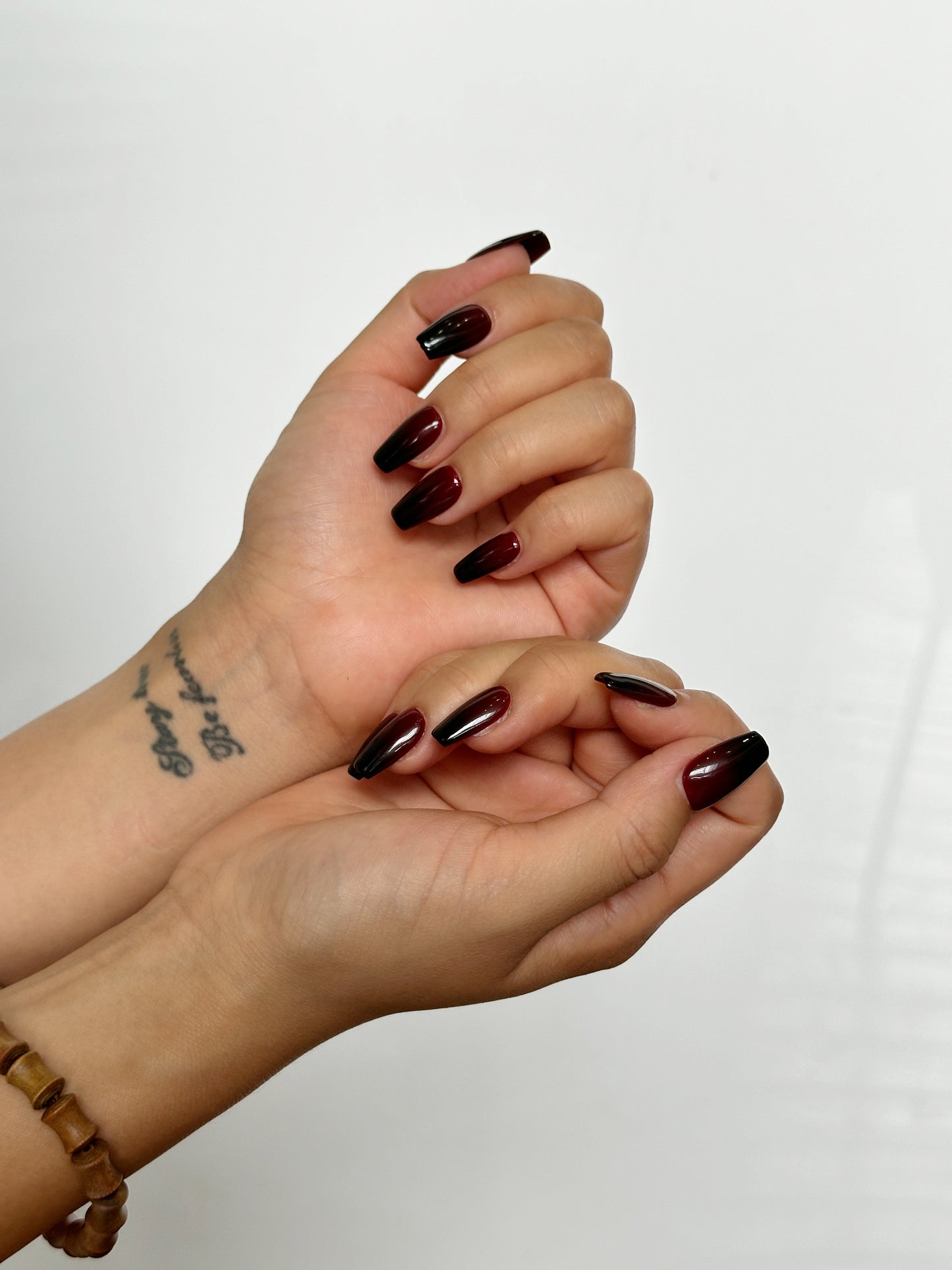 Unghie a Pressione Ballerina Corto Gradiente Rosso e Nero AA001