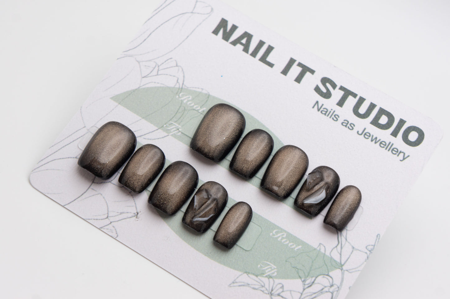 Unghie a Pressione Coffin Extra Corto Nero con Effetto Cat-eye Perlato Cristallo CA004