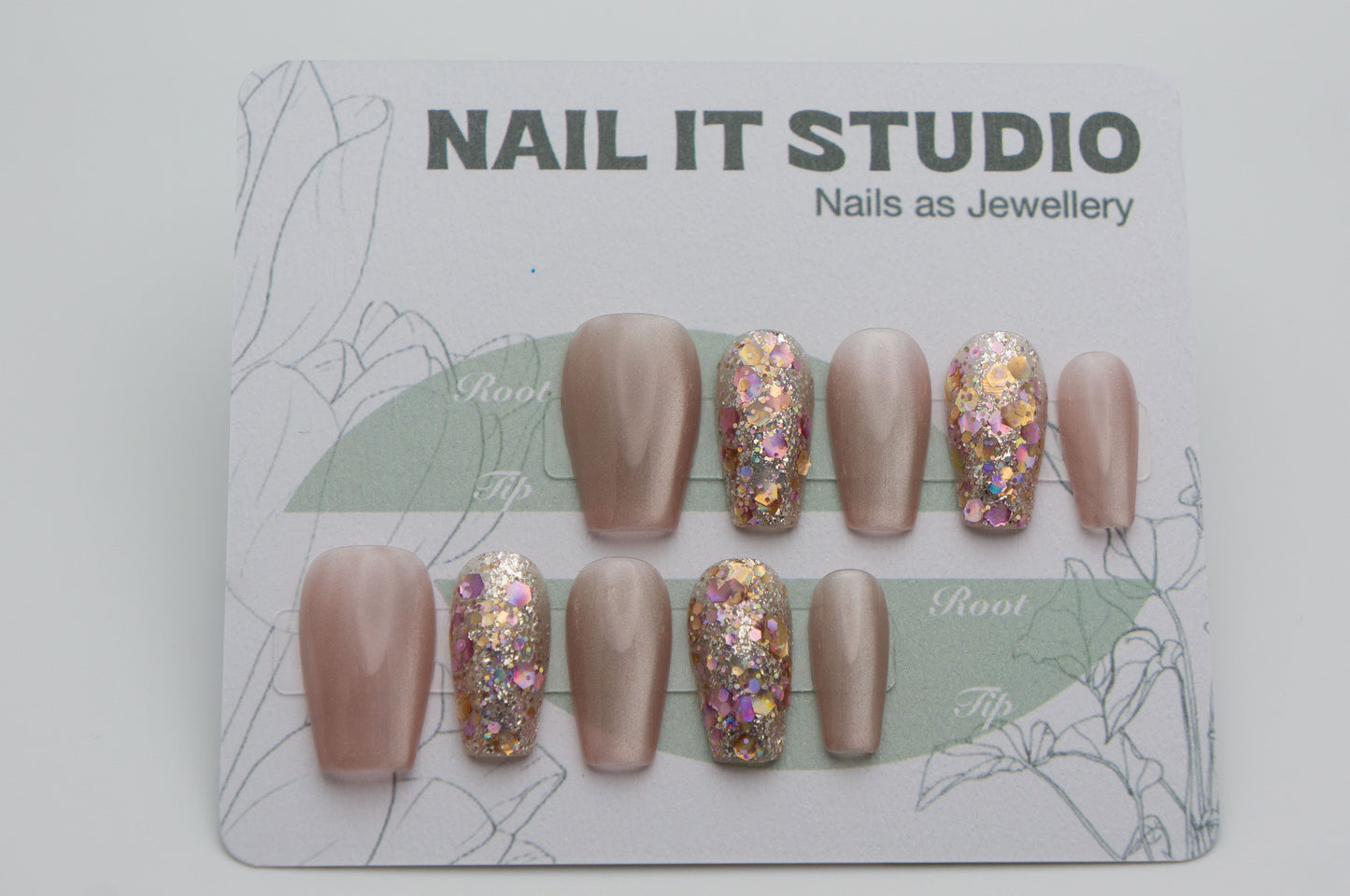 Unghie a Pressione Rosa Coffin Corto con Effetto Cat-eye e Glitter AA002