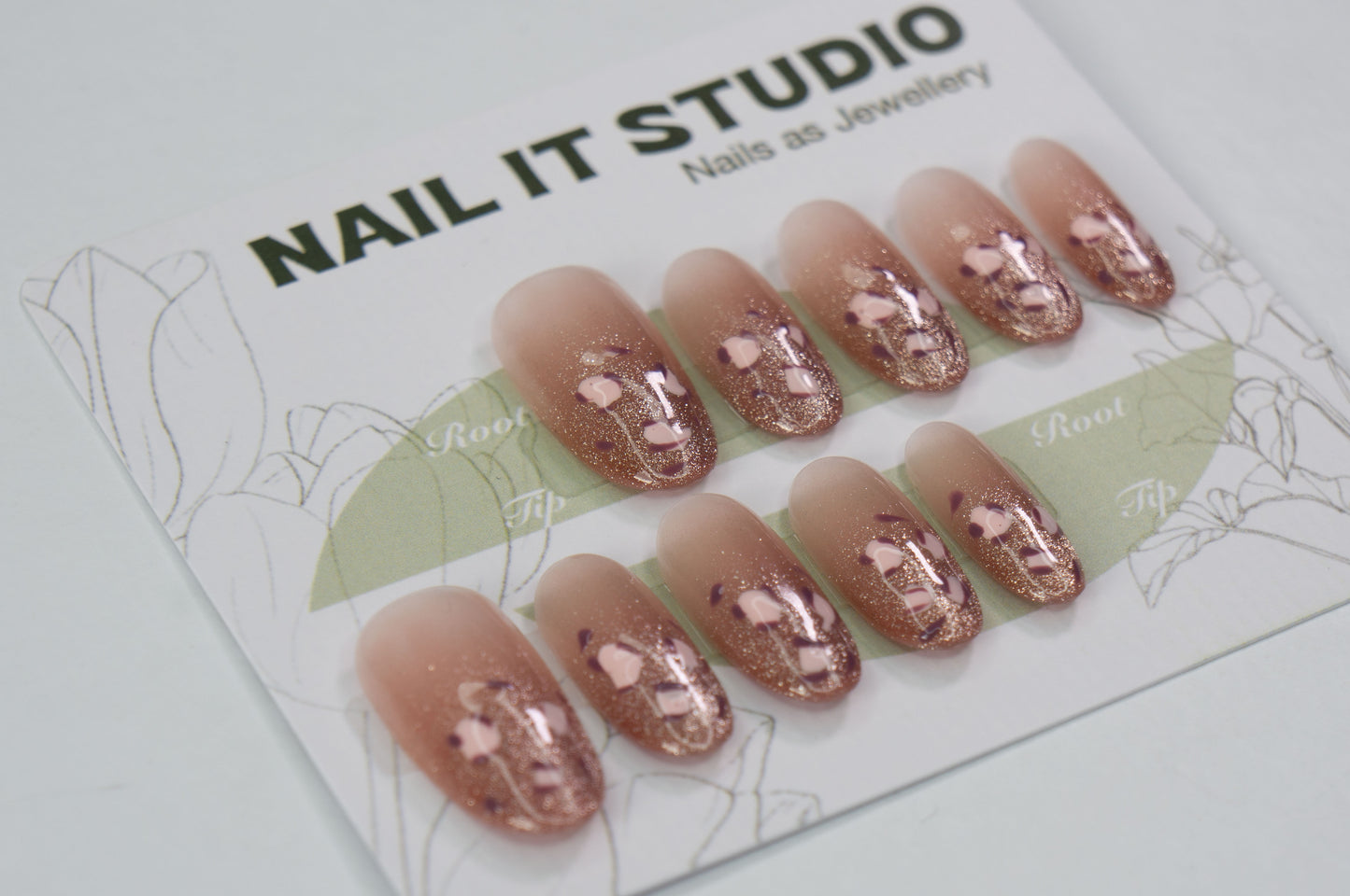 Unghie Press-on Ovale Medio alla Francese, Disegno Leopardo Rosa, Effetto Cat-eye